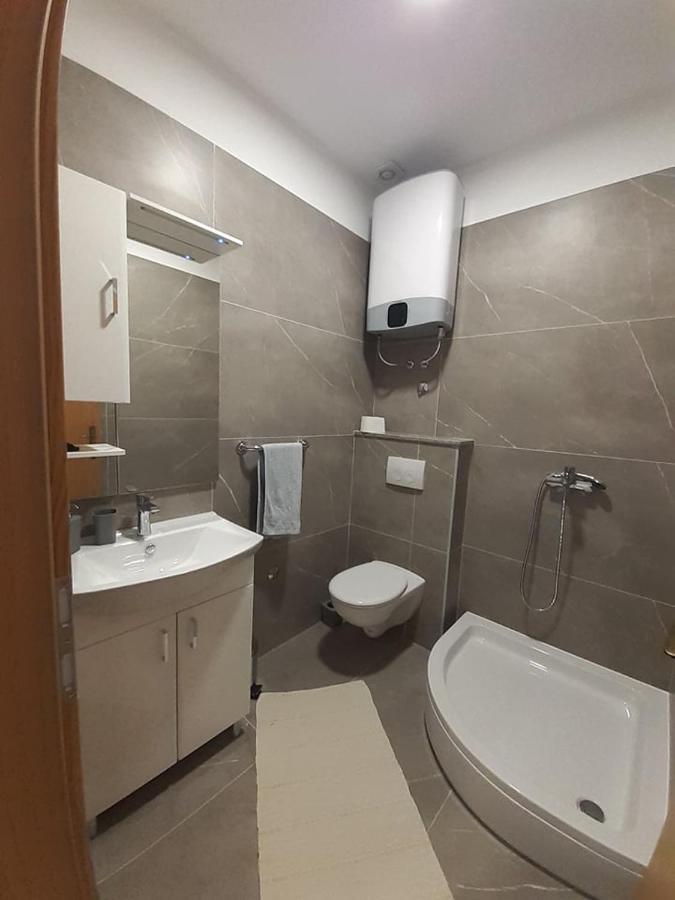 Apartments Center S Parkiranim Mjestom Плоче Екстериор снимка