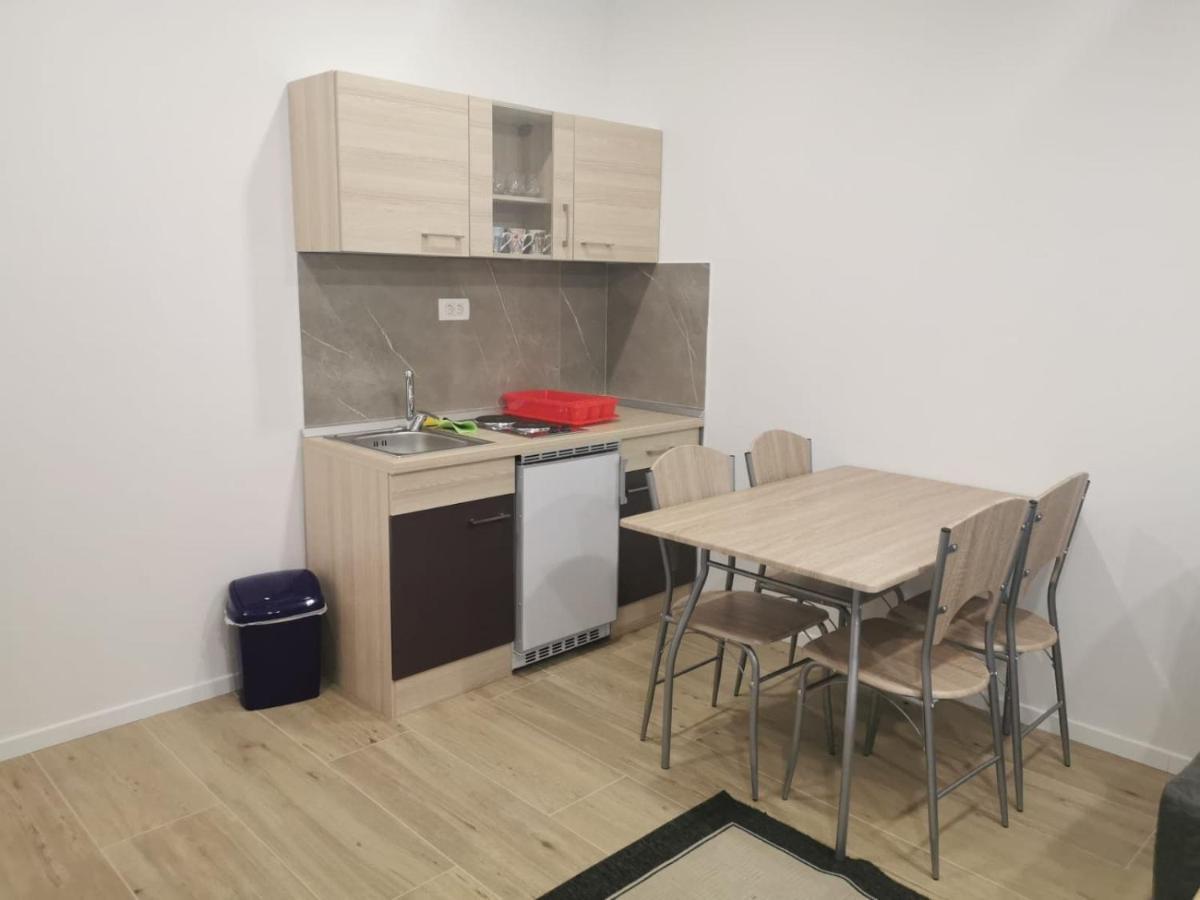 Apartments Center S Parkiranim Mjestom Плоче Екстериор снимка